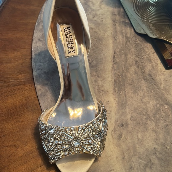 Used - Picture 2 of 3